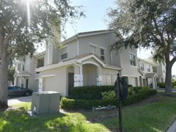 146 SW Peacock Blvd APT 24, Pt Saint Lucie, FL 34986
