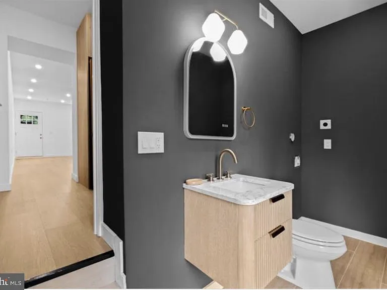 2215 N Mutter St — Photo 12