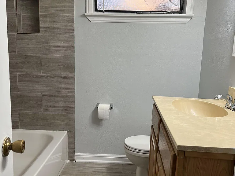 2203 Tolosa Dr — Photo 10