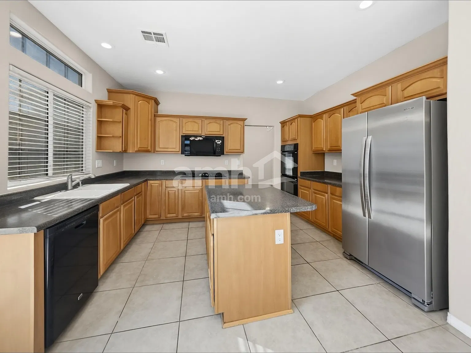 5 bed, 3.0 bath, 2362 sqft, $2,985 — Photo 3