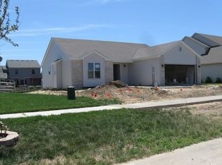 472 Buck Ln, Temperance, MI 48182