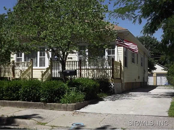 746 Rice St photo 1
