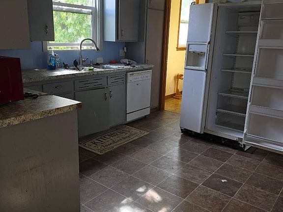 3rd image of 23 W River St