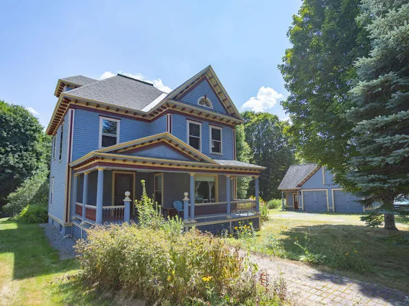 72 Main Street, Peru, ME 04290