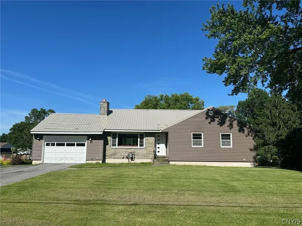 403 High St, Canastota, NY 13032