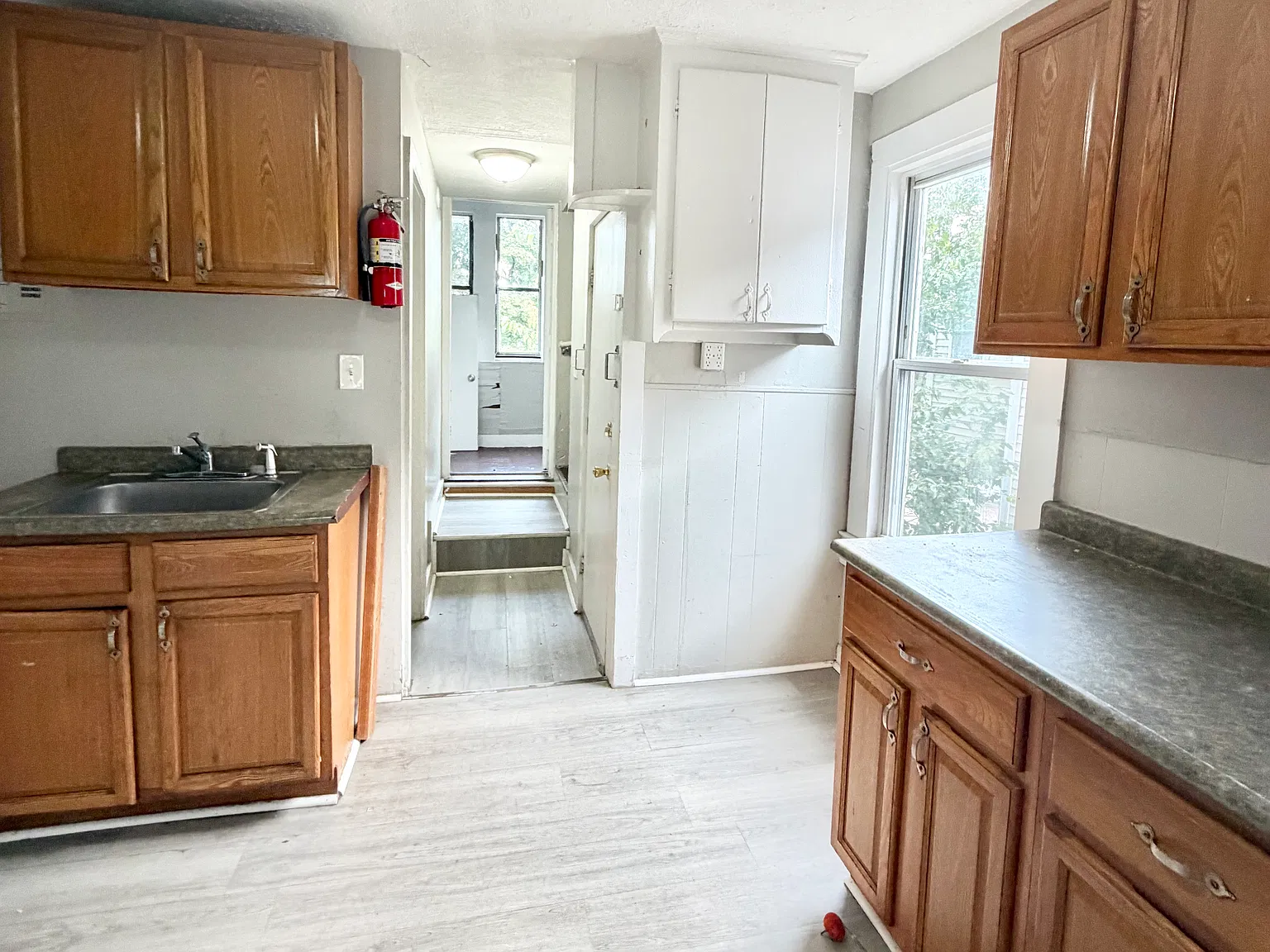 3 bed, 1000 sqft, $1,650 — Photo 2