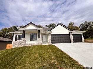 4552 Barksdale Dr, Bellevue, NE 68133
