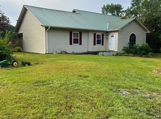 141 Old Silo Rd, Laceys Spring, AL 35754