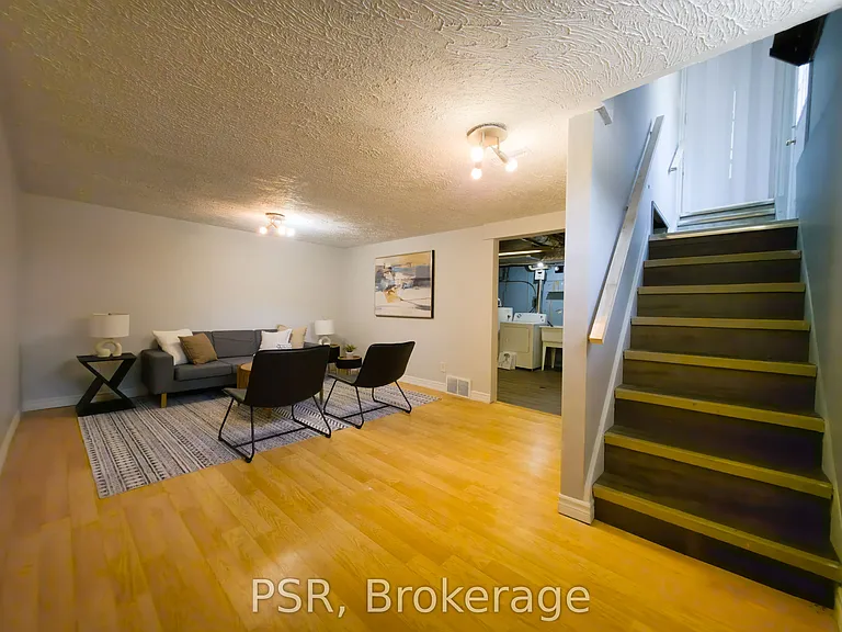 11 Elmsdale Dr — Photo 17