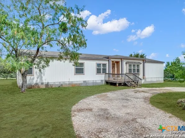 6 River Bluff Dr, Lytle, TX 78052