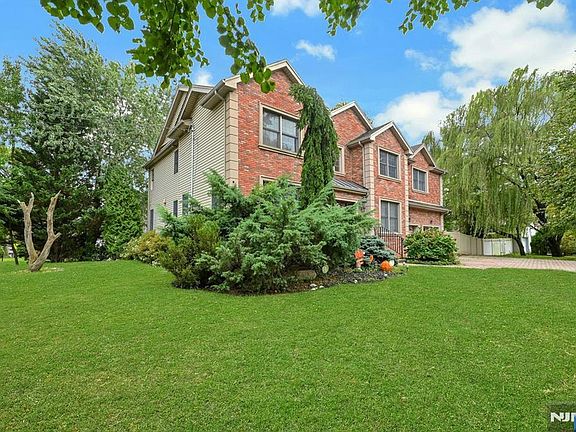 3rd image of 254 Wilson Avenue