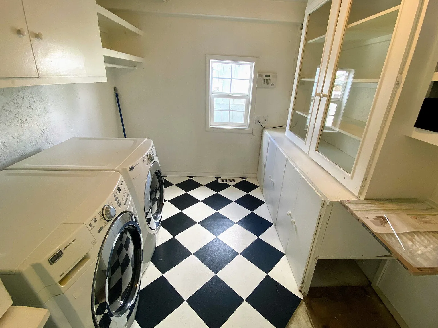 3 bed, 1.5 bath, 1536 sqft, $2,400 — Photo 3