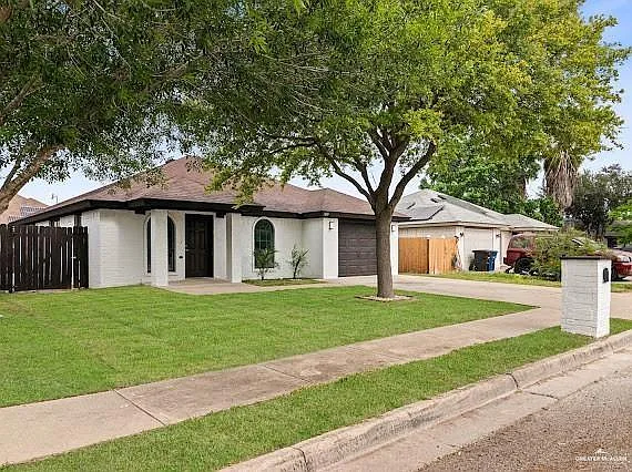 3 bed, 2.0 bath, 1158 sqft, $1,800 — Photo 3