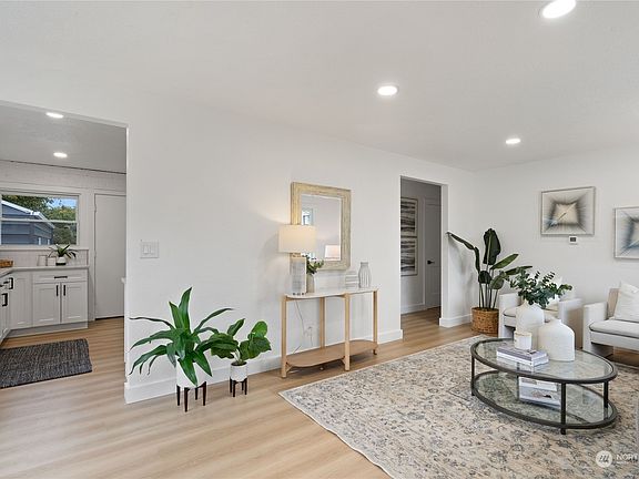 4th image of 10911 57th Street E