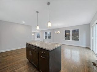 809 Fairway Ct, New Windsor, NY 12553