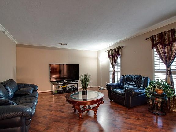 5th image of 908 Lochmoor Ln