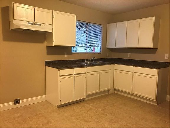 2nd image of 3839 Basswood Dr