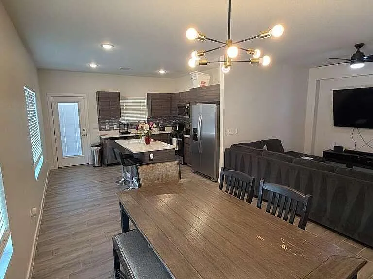 476 Deserts Dr — Photo 4