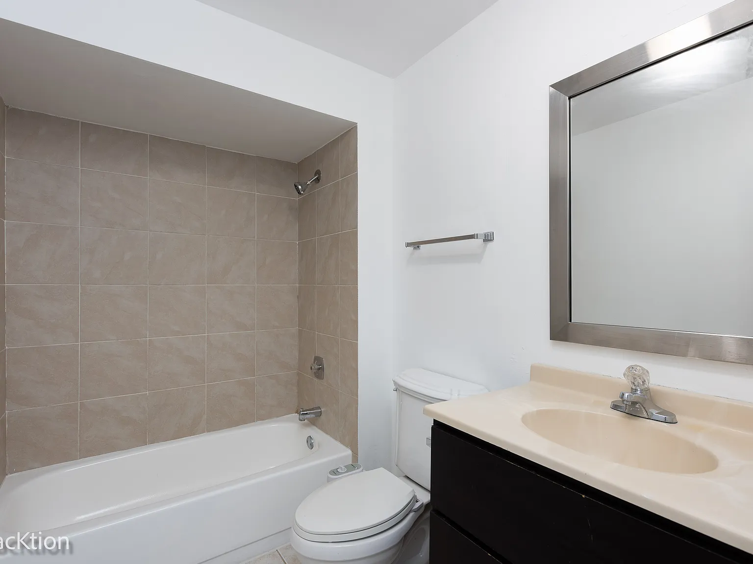 2 bed, 1.5 bath, 981 sqft, $1,850 — Photo 2