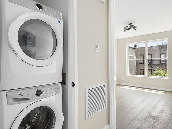 4th image of 1390 Putnam Ave APT 2R