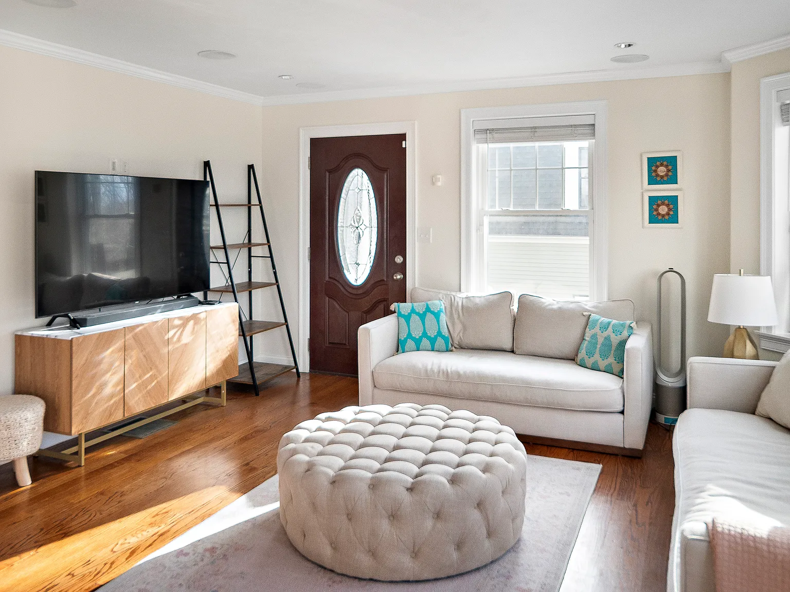 3 bed, 2.5 bath, 2075 sqft, $5,000 — Photo 3
