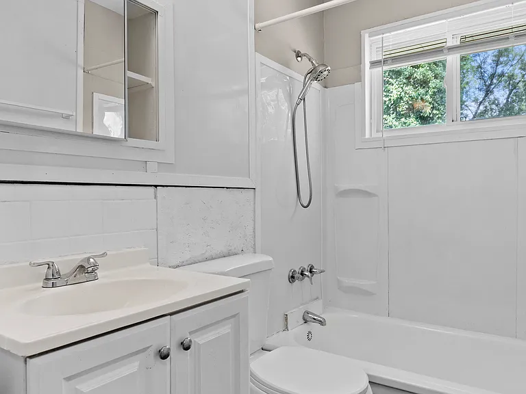 5677 Parchester Dr — Photo 16