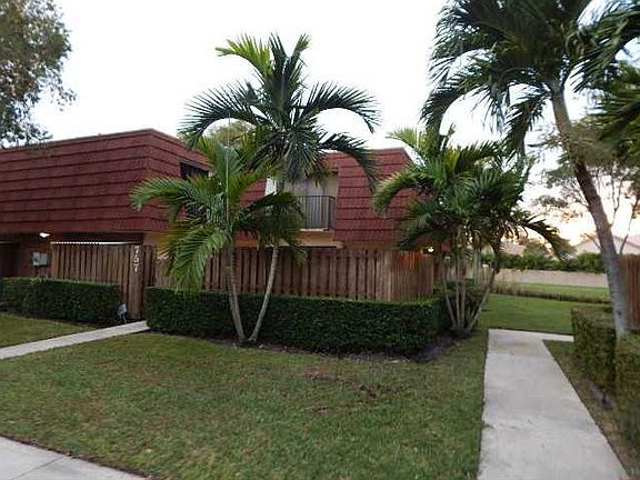 3rd image of 757 NW 99th Cir