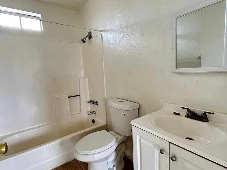 1321 W Vogel Ave #6 — Photo 10