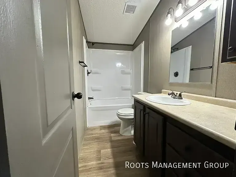 310 Scobey Ave #304 — Photo 6