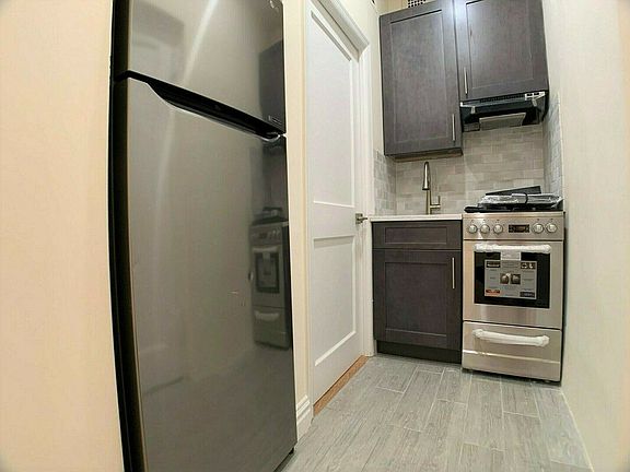 5th image of 151 E 81st St #4CC