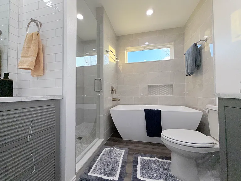 319 Parkwood Dr — Photo 3