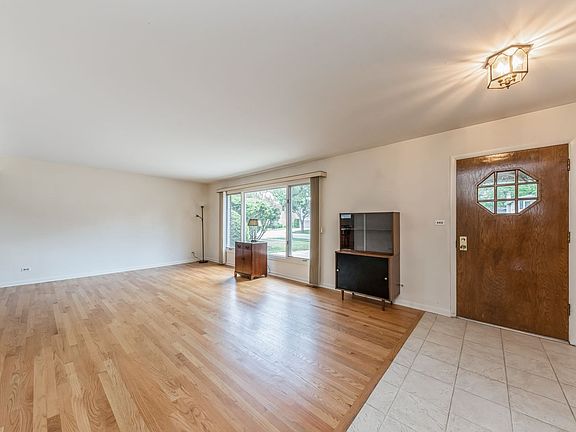 3rd image of 2319 E Lillian Ln