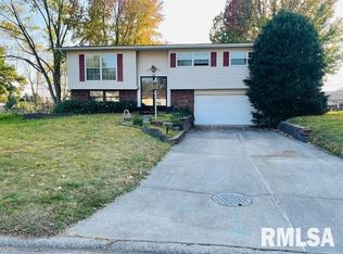 25 SW Crescent Dr, Mount Vernon, IL 62864