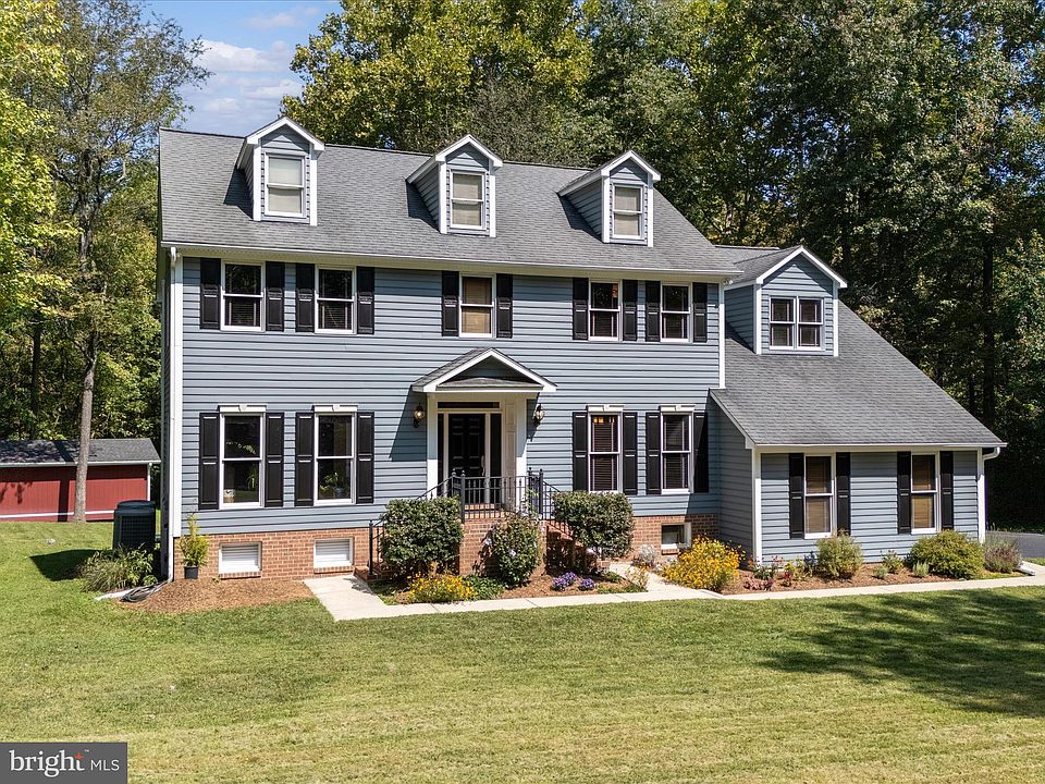 1st image of 210 Queen Marie Ct