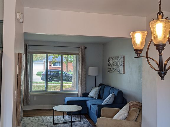 3rd image of 137 Sheffield Dr