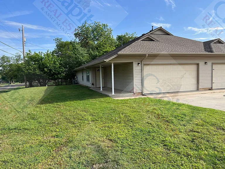 20635 Penny Ln — Photo 3