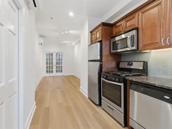 60 Madison Street image 7 of 14