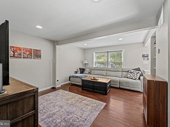 3rd image of 8189 Mountain Estate Ct
