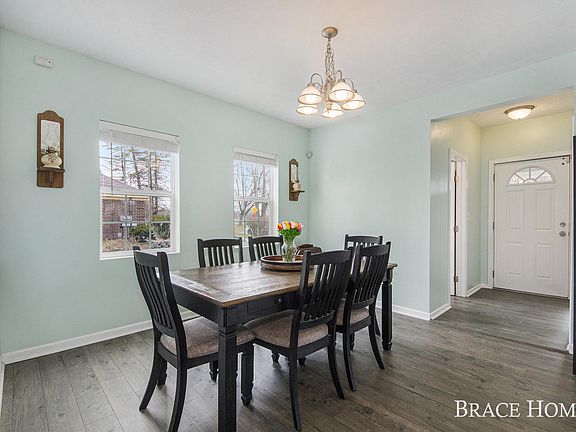 3rd image of 1457 Jennings St SE