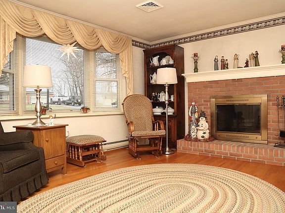 2nd image of 302 Fairview Dr