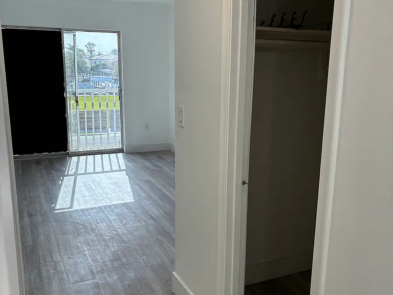 17051 NE 35th Ave #207 — Photo 6