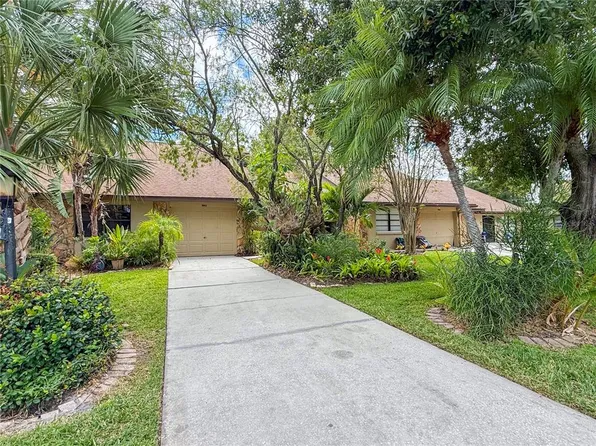 9942 Lake Seminole Dr W, Largo, FL 33773