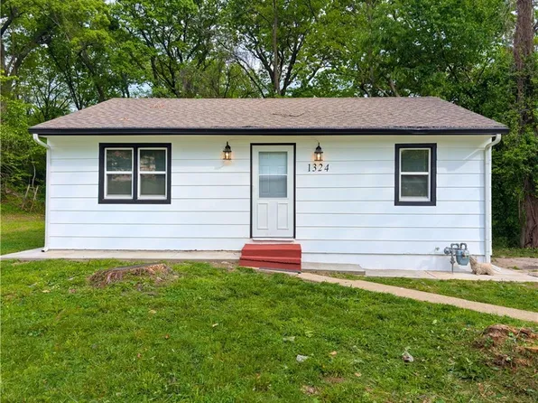 1324 N 52nd Ct, Kansas City, KS 66102