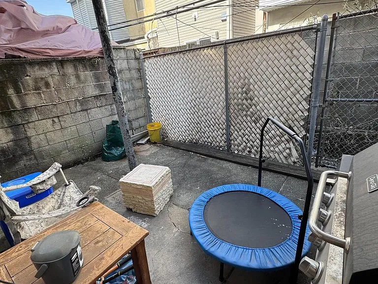 1929 Wilder St — Photo 12