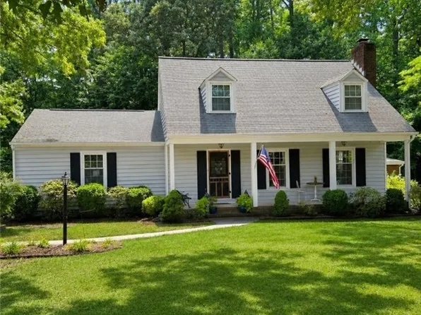 282 Garnett Hill Dr, Urbanna, VA 23175