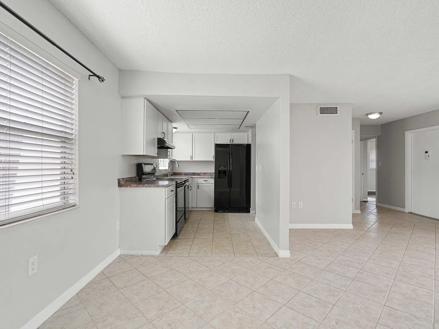 2 bed, 1095 sqft, $1,650 — Photo 3