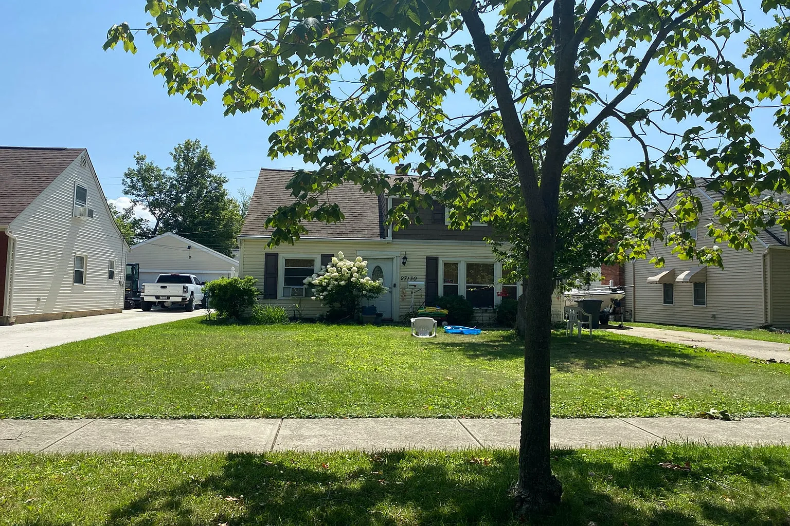 27130 Drakefield Ave photo 1
