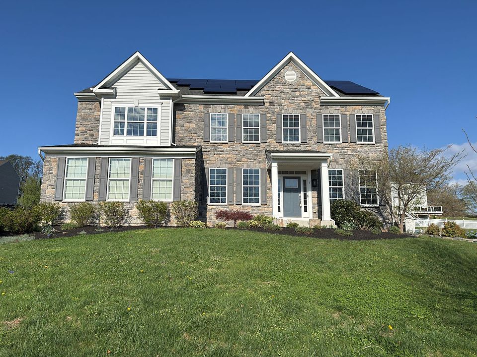 1st image of 8 Ramsdell Ct