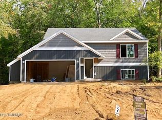 656 N River Hills Dr, Newaygo, MI 49337
