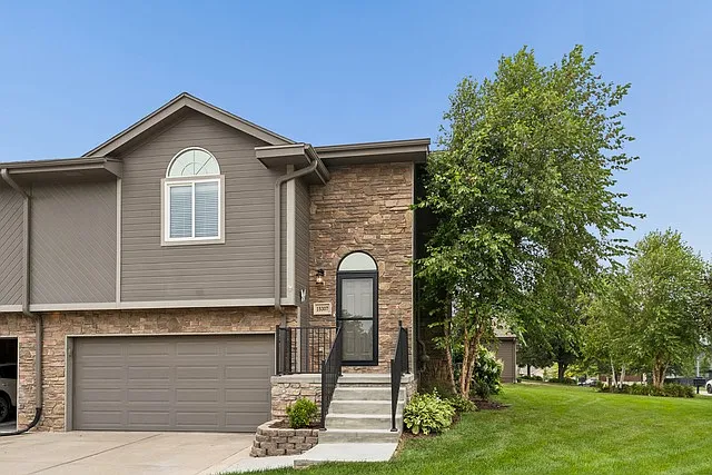 15307 Iowa St — Photo 1